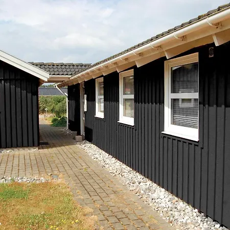 펜션 Beach Front Home In Sjolund With Sauna Sjolund