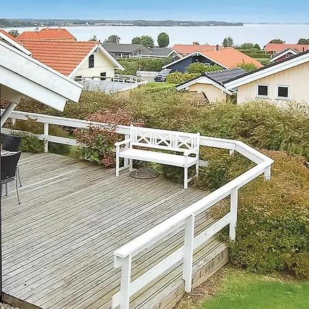 펜션 Beach Front Home In Sjolund With Sauna Sjolund
