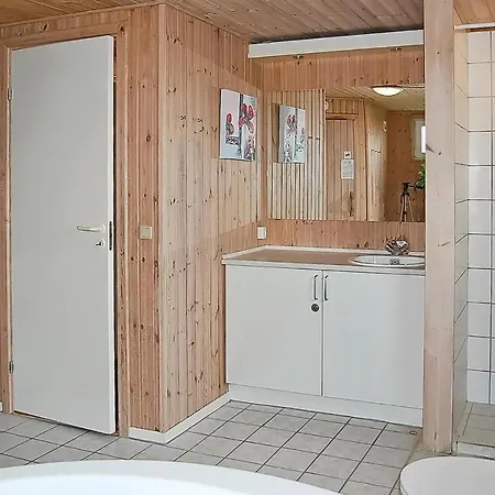 Beach Front Home In Sjolund With Sauna 펜션 Sjolund